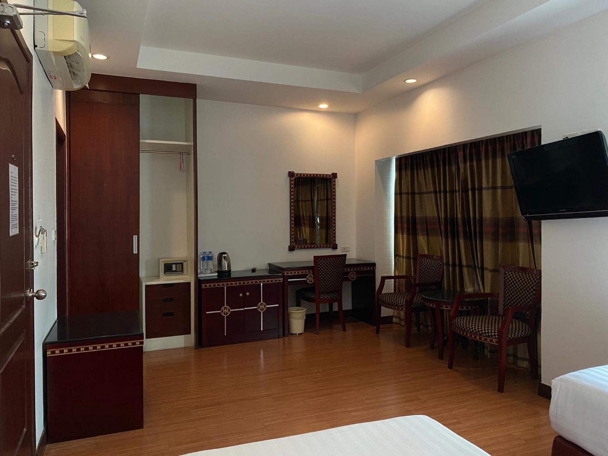 Jomtien Hisotel Luaran gambar